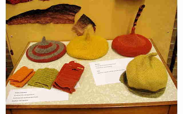 Nalbinding Hats, Mitts